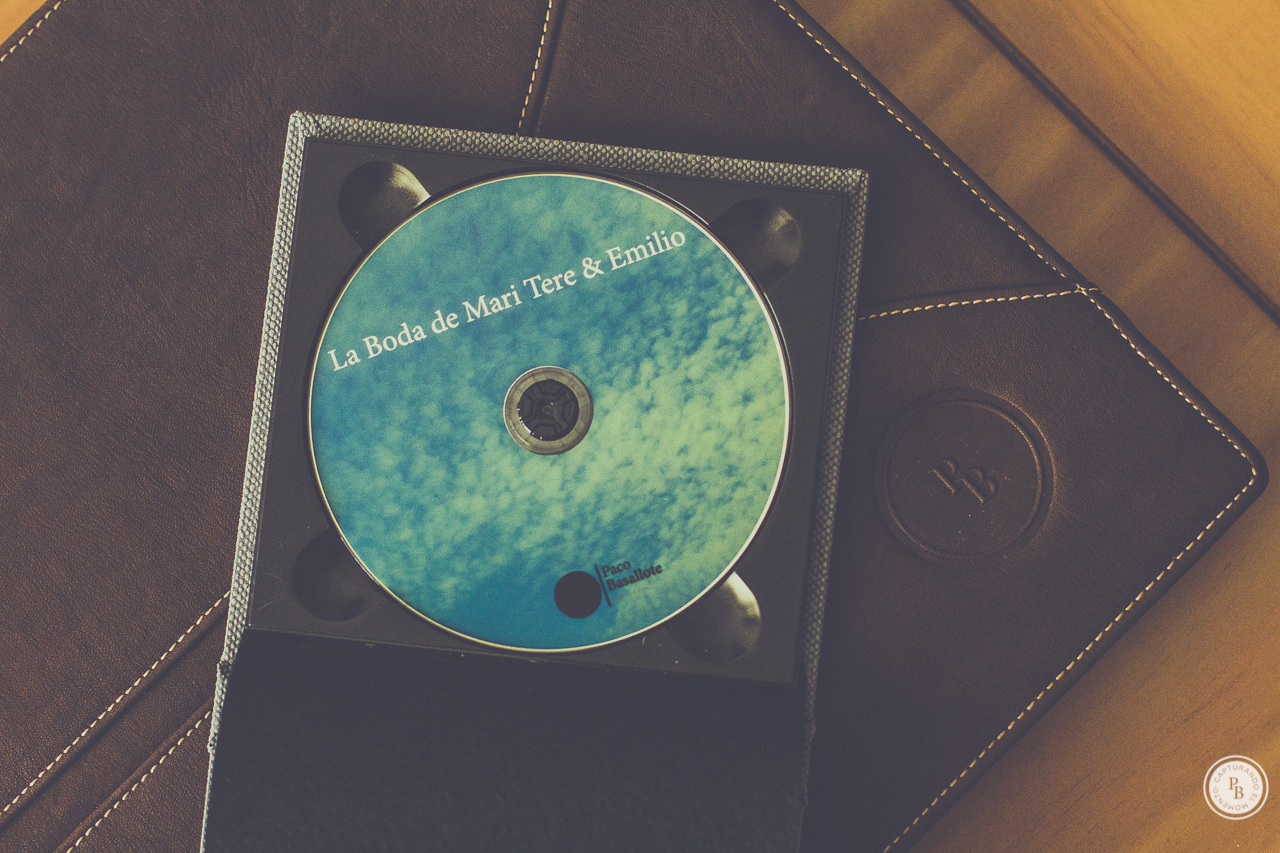 Album boda Mari Tere y Emilio en formato CD. Paco Basallote fotografía Sevilla
